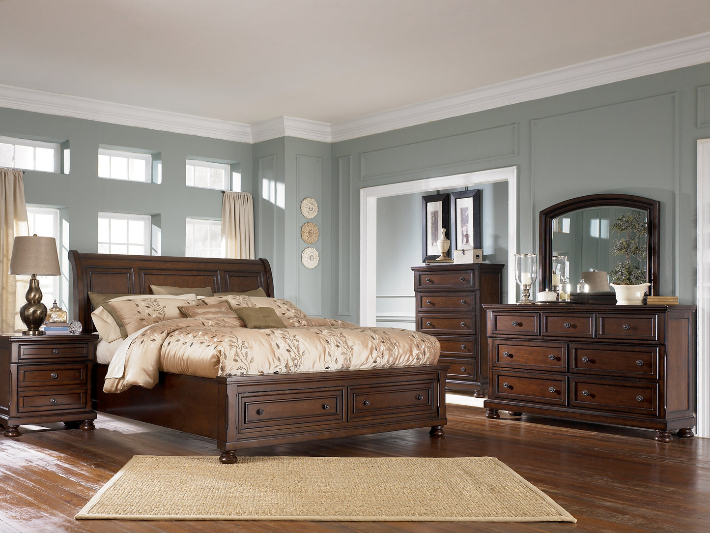 Porter Sleigh Bed With Mirrored Dresser