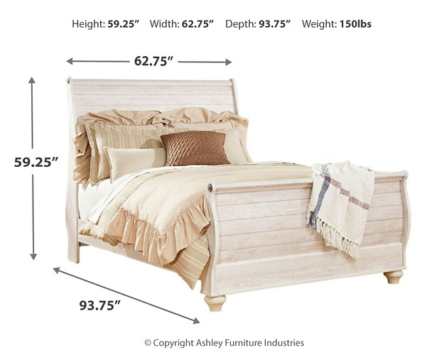 Willowton Sleigh Bed With Mirrored Dresser